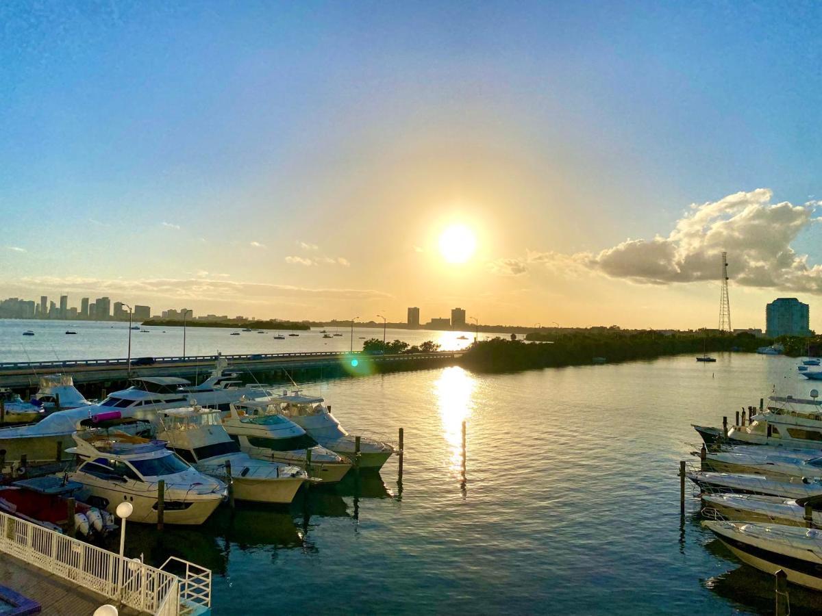 Deluxe Waterfront One Bedroom Apartment With Miami Skyline View, Free Parking 5 Mins Drive To Miami Beach Ngoại thất bức ảnh