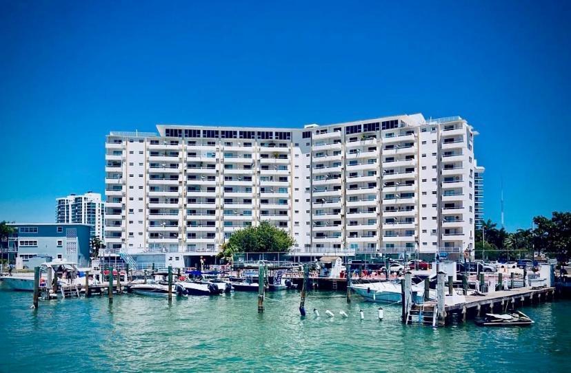 Deluxe Waterfront One Bedroom Apartment With Miami Skyline View, Free Parking 5 Mins Drive To Miami Beach Ngoại thất bức ảnh